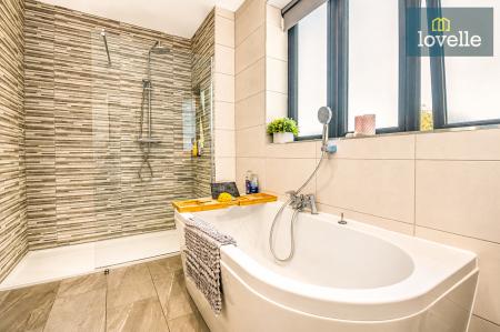 5 bedroom Detached house for sale in The Riverbank, Louth, LN11