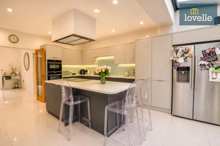 5 bedroom Detached house for sale in The Riverbank, Louth, LN11