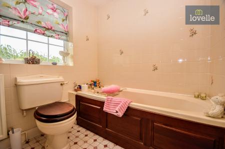 4 bedroom Detached house for sale in Tinkle Street, Grimoldby, LN11