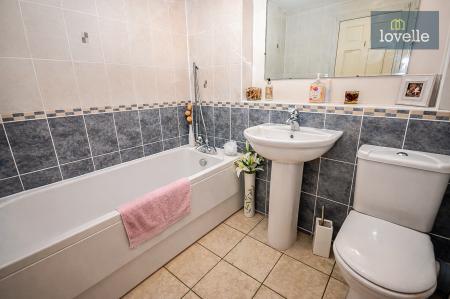 4 bedroom Detached house for sale in Tinkle Street, Grimoldby, LN11