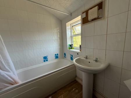 3 bedroom Terraced House for sale in Weelsby Street, Grimsby, DN32