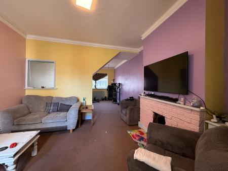 3 bedroom Terraced House for sale in Weelsby Street, Grimsby, DN32