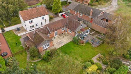 5 bedroom Detached house for sale in Wragholme Road, Grainthorpe, LN11