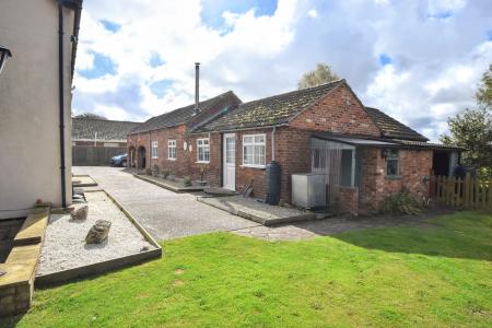 5 bedroom Detached house for sale in Wragholme Road, Grainthorpe, LN11