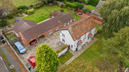 5 bedroom Detached house for sale in Wragholme Road, Grainthorpe, LN11