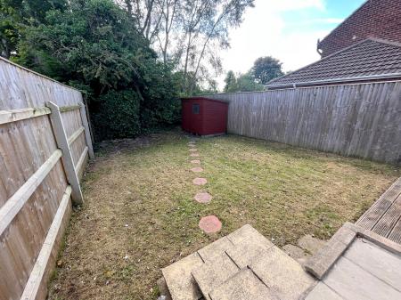 3 bedroom Semi-detached house to let in Holme Avenue, New Waltham, DN36