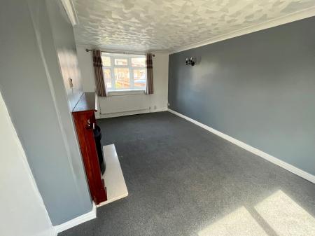 3 bedroom Semi-detached house to let in Holme Avenue, New Waltham, DN36