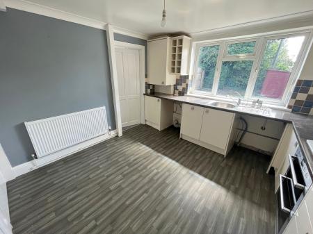 3 bedroom Semi-detached house to let in Holme Avenue, New Waltham, DN36