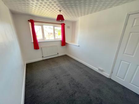 3 bedroom Semi-detached house to let in Holme Avenue, New Waltham, DN36