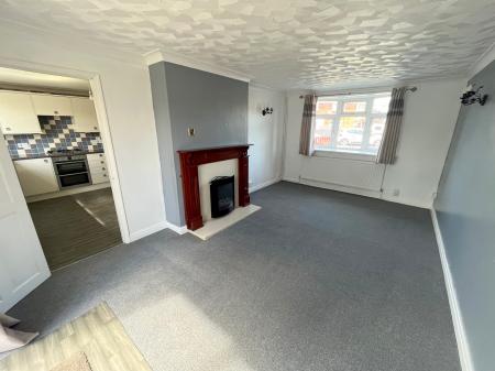3 bedroom Semi-detached house to let in Holme Avenue, New Waltham, DN36