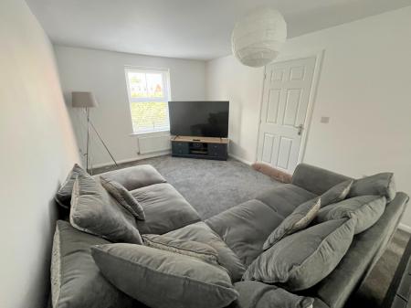 3 bedroom Semi-detached house to let in Hornbeam Drive, Healing, DN41