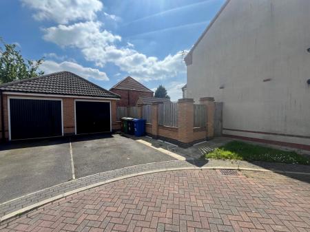 3 bedroom Semi-detached house to let in Hornbeam Drive, Healing, DN41
