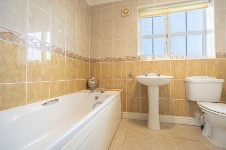 4 bedroom Detached house to let in Kempton Vale, Humberston, DN35