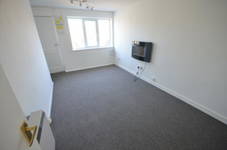 2 bedroom Flat to let in Pelham Road, Immingham, DN40