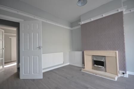 2 bedroom Terraced House to let in Whites Road, Cleethorpes, DN35