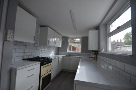 2 bedroom Terraced House to let in Whites Road, Cleethorpes, DN35
