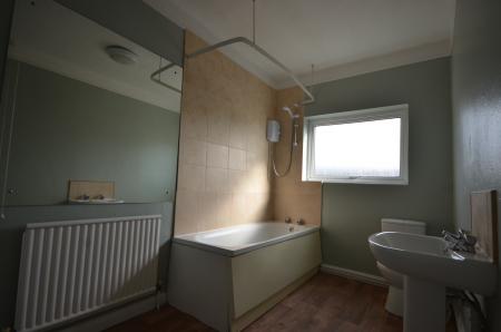 2 bedroom Terraced House to let in Whites Road, Cleethorpes, DN35