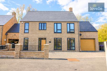 5 bedroom Detached house for sale in The Riverbank, Louth, LN11