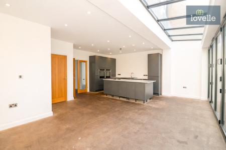 5 bedroom Detached house for sale in The Riverbank, Louth, LN11