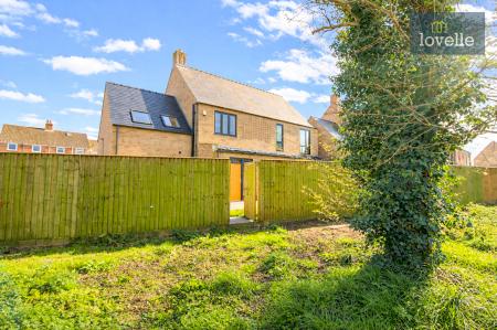 5 bedroom Detached house for sale in The Riverbank, Louth, LN11