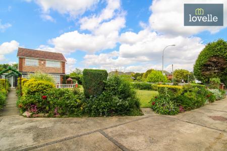 3 bedroom Detached house for sale in Coniston Avenue, Scartho, Grimsby, DN33