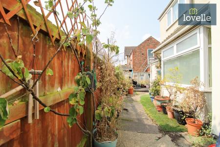 3 bedroom End of terrace house for sale in Roberts Street, Grimsby, DN32