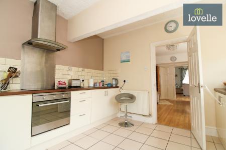 3 bedroom End of terrace house for sale in Roberts Street, Grimsby, DN32