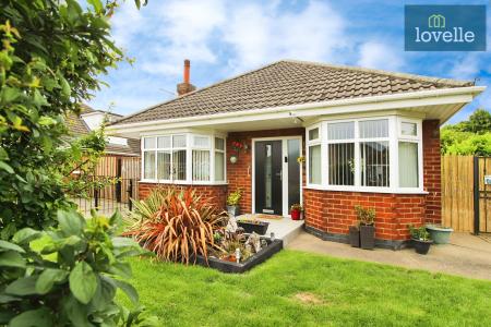 2 bedroom Detached bungalow for sale in Barry Avenue, Grimsby, DN34