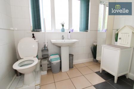 2 bedroom Detached bungalow for sale in Barry Avenue, Grimsby, DN34