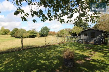4 bedroom Bungalow for sale in New Main Road, Scamblesby, LN11