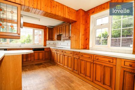 4 bedroom Detached house for sale in Abbey Drive West, Grimsby, DN32