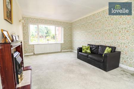 4 bedroom Detached house for sale in Abbey Drive West, Grimsby, DN32