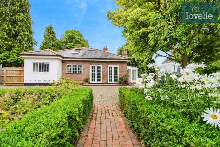 5 bedroom Bungalow for sale in Waltham Road, Brigsley, DN37