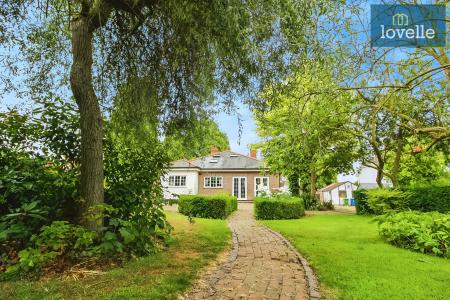 5 bedroom Bungalow for sale in Waltham Road, Brigsley, DN37