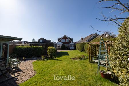 4 bedroom Detached house for sale in Waltham Road, Scartho, Grimsby, DN33