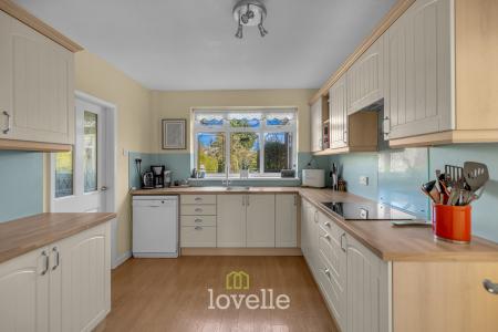 4 bedroom Detached house for sale in Waltham Road, Scartho, Grimsby, DN33