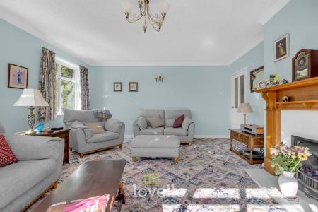 4 bedroom Detached house for sale in Waltham Road, Scartho, Grimsby, DN33