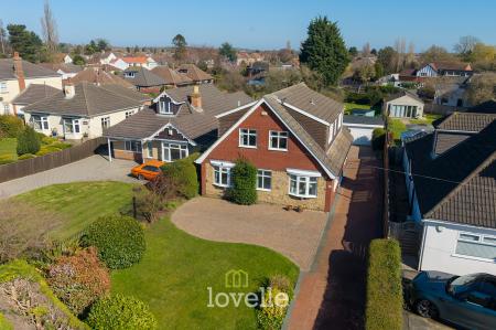 4 bedroom Detached house for sale in Waltham Road, Scartho, Grimsby, DN33