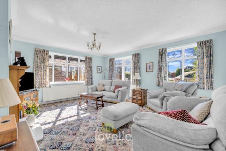 4 bedroom Detached house for sale in Waltham Road, Scartho, Grimsby, DN33