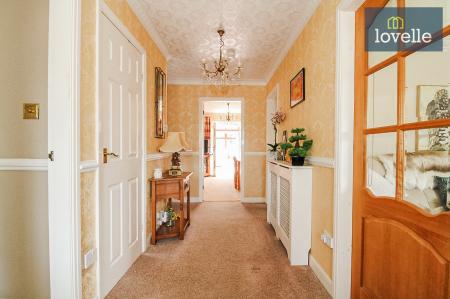 2 bedroom Bungalow for sale in Edinburgh Drive, Holton-le-Clay, DN36