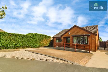 2 bedroom Bungalow for sale in Edinburgh Drive, Holton-le-Clay, DN36