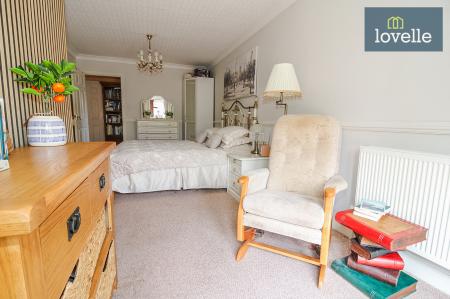 2 bedroom Bungalow for sale in Edinburgh Drive, Holton-le-Clay, DN36