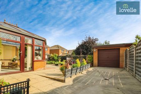 2 bedroom Bungalow for sale in Edinburgh Drive, Holton-le-Clay, DN36