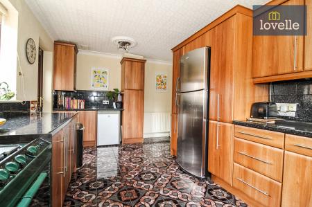 2 bedroom Bungalow for sale in Edinburgh Drive, Holton-le-Clay, DN36