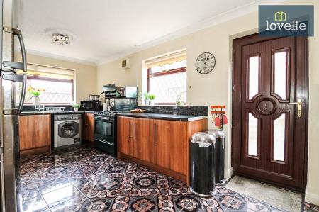 2 bedroom Bungalow for sale in Edinburgh Drive, Holton-le-Clay, DN36