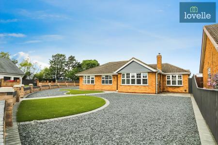 3 bedroom Detached bungalow for sale in Beaumonde, Holton-le-Clay, DN36