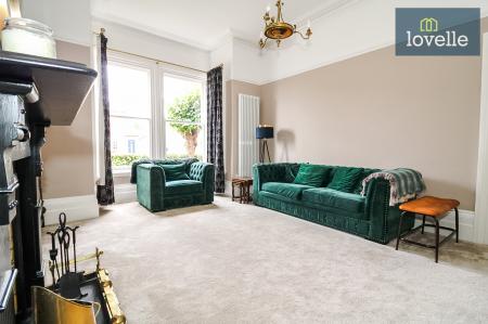 6 bedroom Semi-detached house for sale in Abbey Drive West, Grimsby, DN32