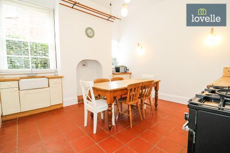 6 bedroom Semi-detached house for sale in Abbey Drive West, Grimsby, DN32