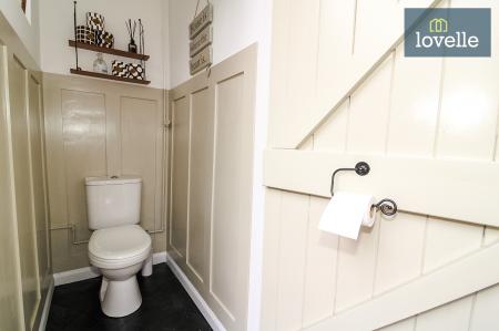 6 bedroom Semi-detached house for sale in Abbey Drive West, Grimsby, DN32