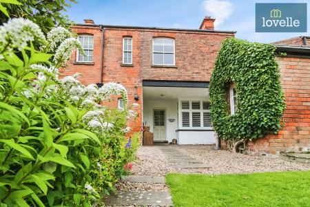 6 bedroom Semi-detached house for sale in Abbey Drive West, Grimsby, DN32